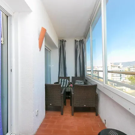Center-17 By Interhome * Roses
